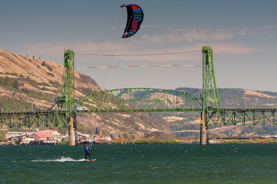 kiteboarding near Hood River bridge